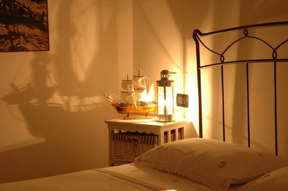 Family Double Room | Desk, laptop workspace, blackout drapes, soundproofing
