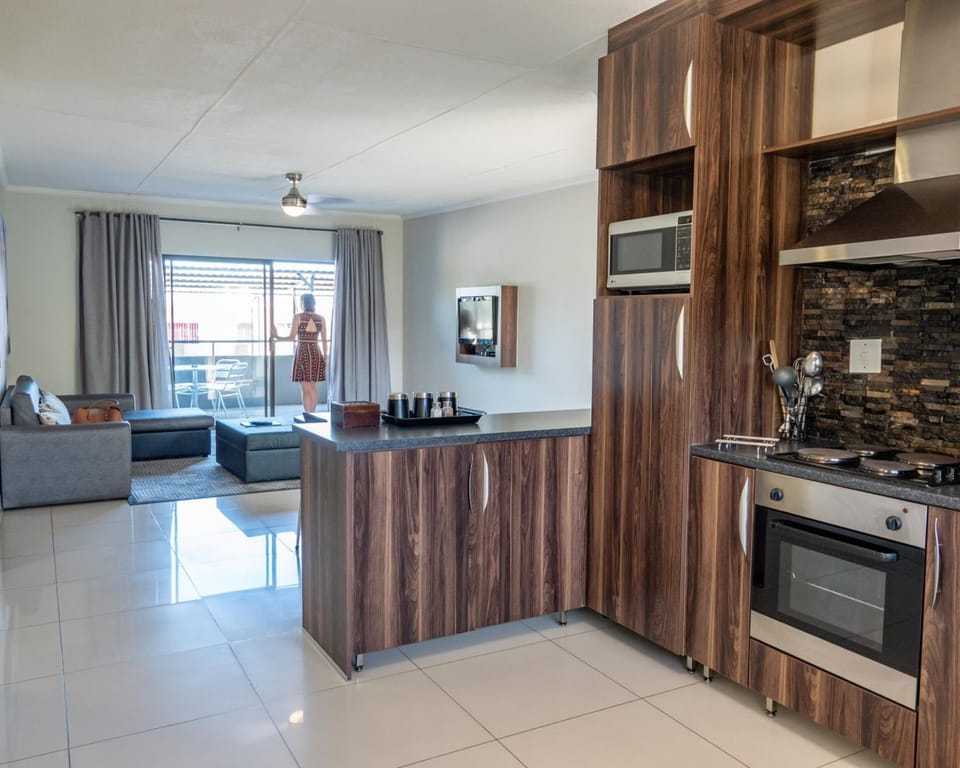 Fridge, oven, stovetop, electric kettle