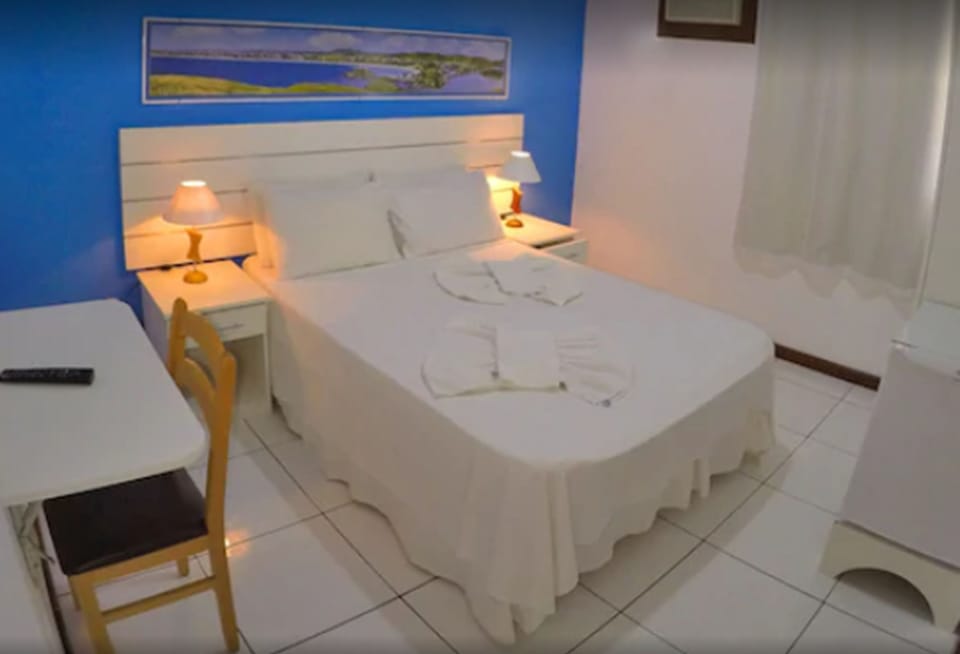 Suite Casal com banheiro privativo | Minibar, in-room safe, desk, blackout drapes