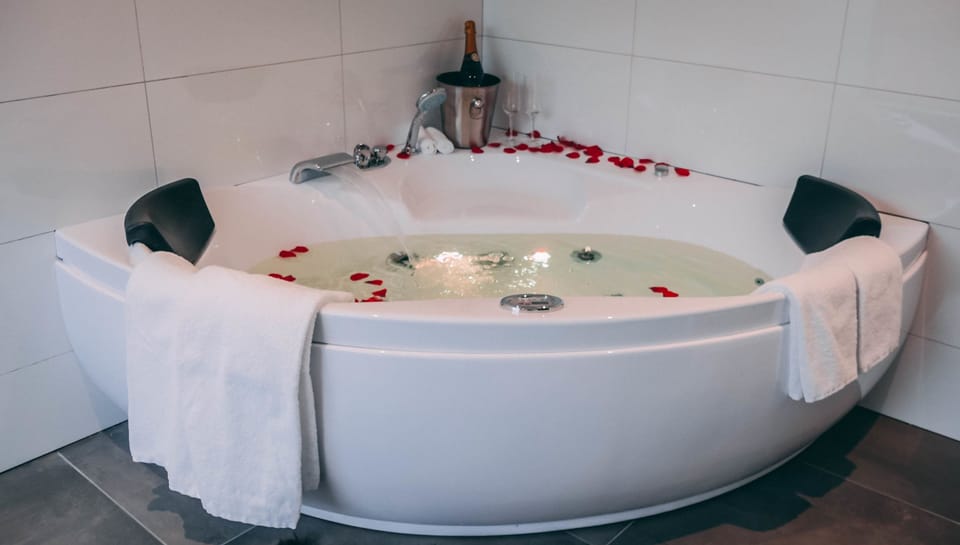Suite, Jetted Tub | Jetted tub