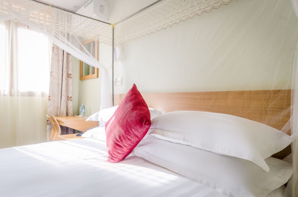 Executive Suite | In-room safe, desk, soundproofing, free cribs/infant beds