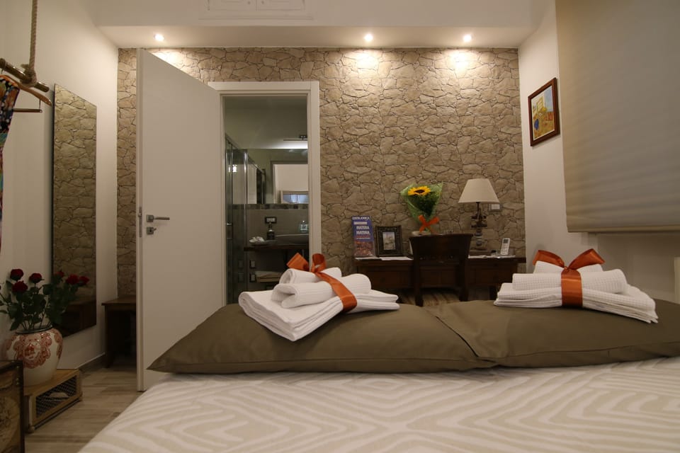 1 bedroom, premium bedding, down comforters, individually furnished