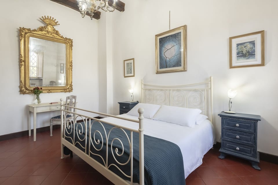 Deluxe Room | Minibar, in-room safe, desk, WiFi (free)