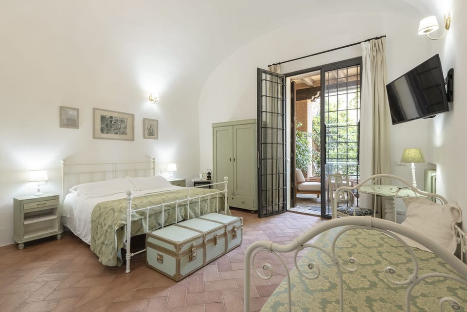 Deluxe Triple Room | Minibar, in-room safe, desk, free WiFi