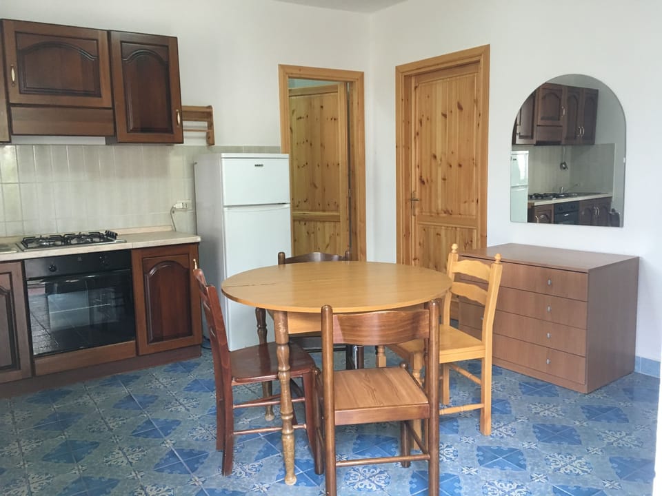 Fridge, oven, stovetop, cookware/dishes/utensils
