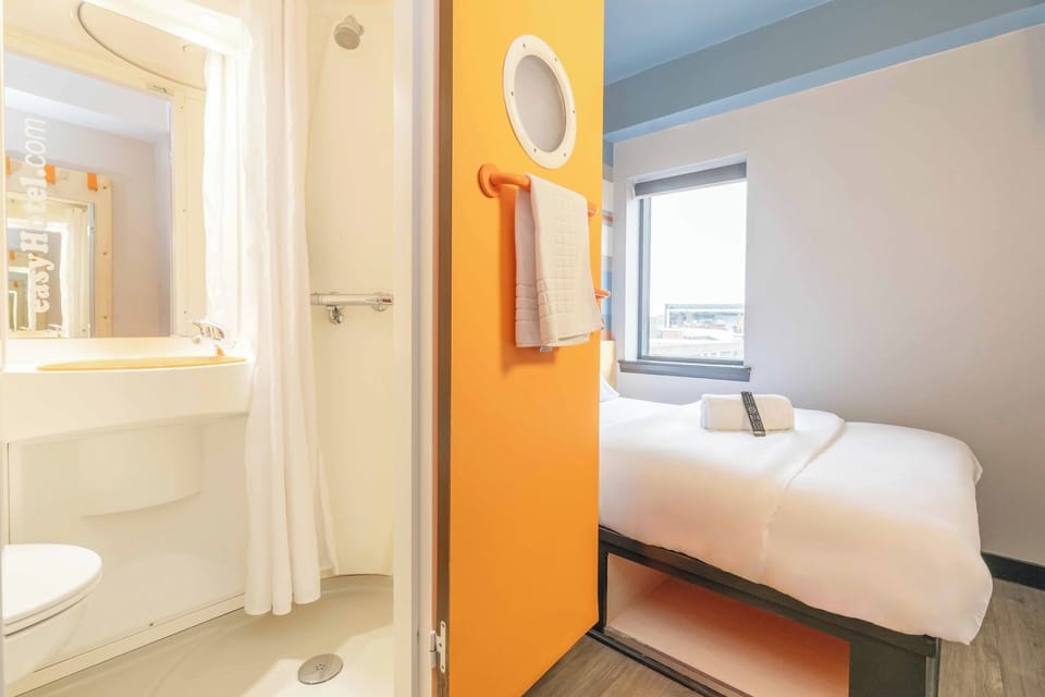 Standard Double Room, 1 Double Bed | Laptop workspace, soundproofing, iron/ironing board, free WiFi