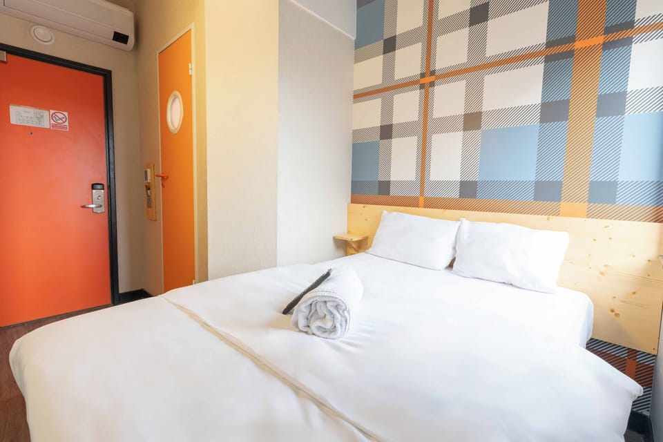 Standard Double Room, 1 Double Bed | Laptop workspace, soundproofing, iron/ironing board, free WiFi