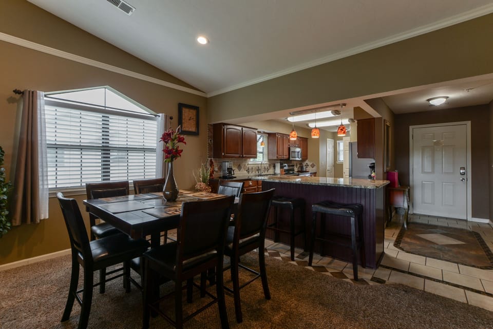 Dining area, kitchen, entry