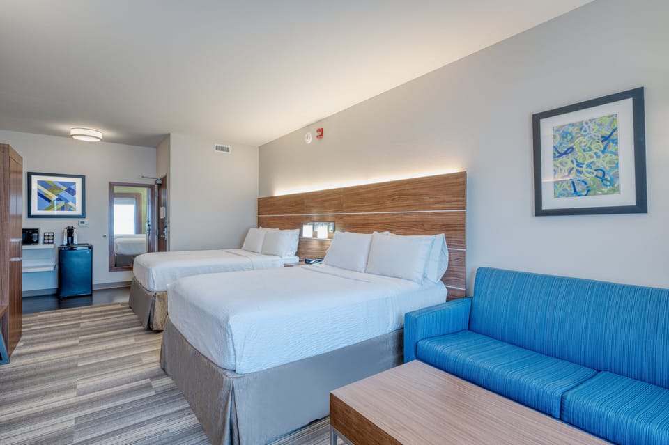 1 bedroom, in-room safe, individually decorated, individually furnished