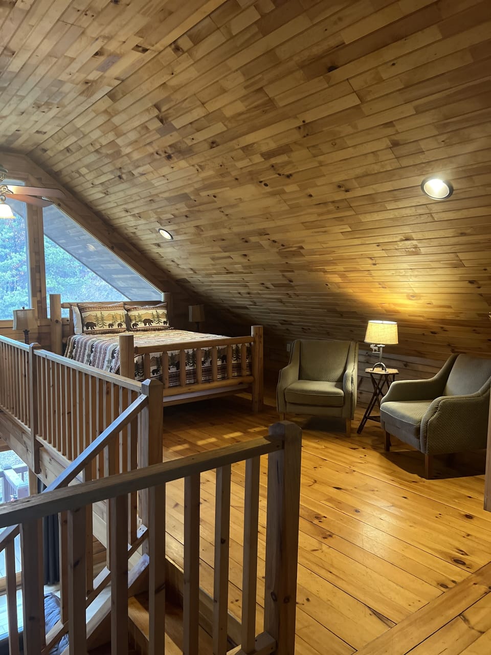 Upstairs loft area w sitting / reading chairs 