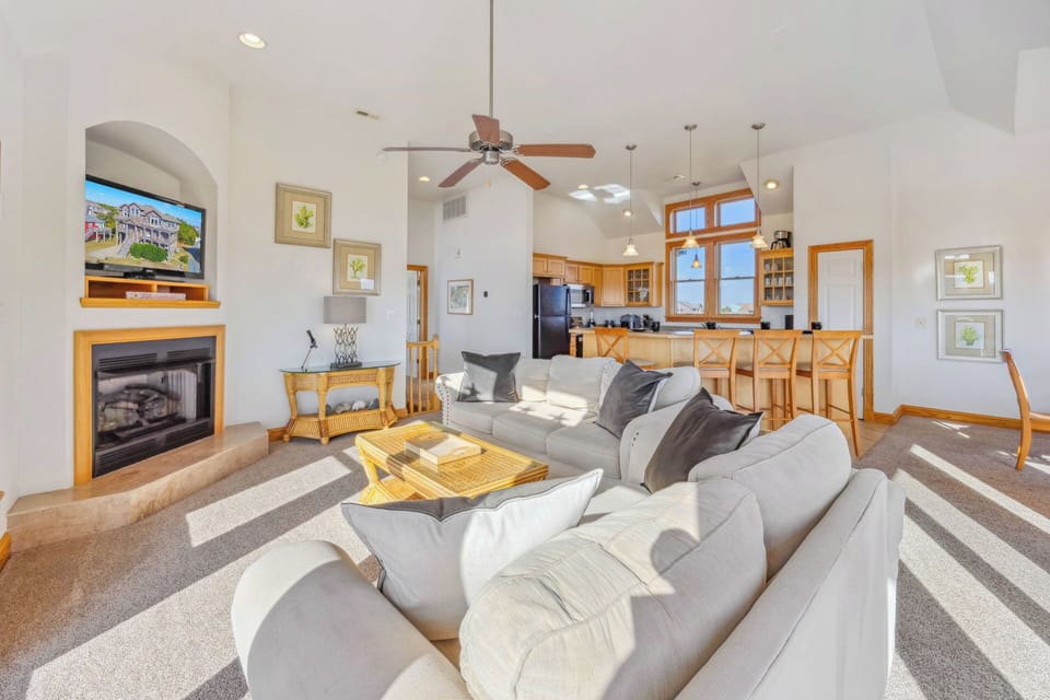 Surf or Sound Realty - 573 - Lou's Retreat - Great Room -3