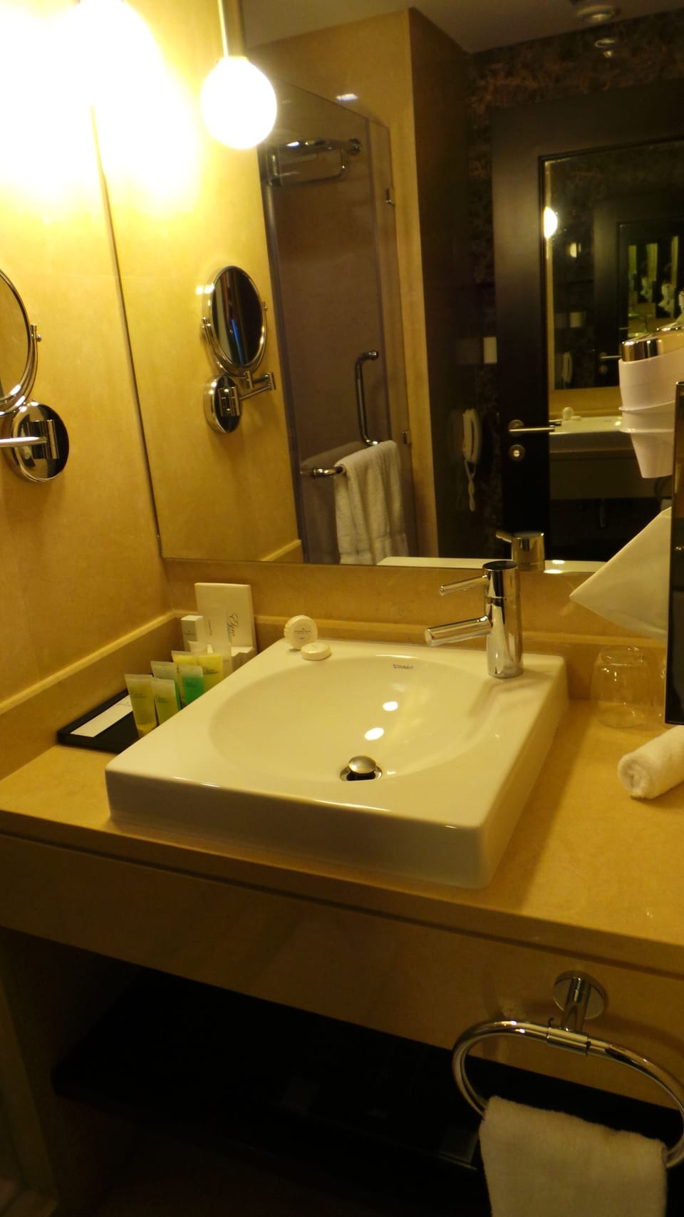 Deluxe Suite | Bathroom | Shower, free toiletries, hair dryer, bathrobes