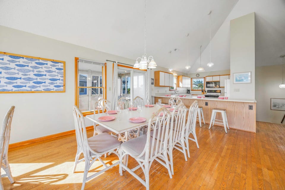 Surf or Sound Realty - 753 - Longview - Dining Area -5