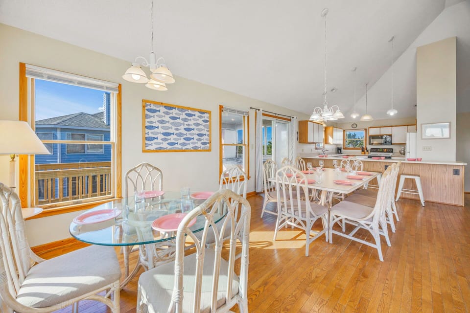 Surf or Sound Realty - 753 - Longview - Dining Area -4