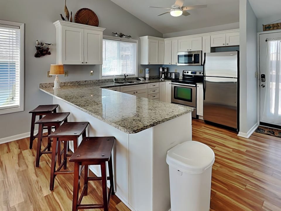 Kitchen - Countertop Seating