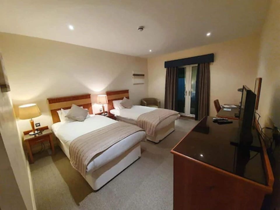 Standard Twin Room | In-room safe, desk, iron/ironing board, free WiFi