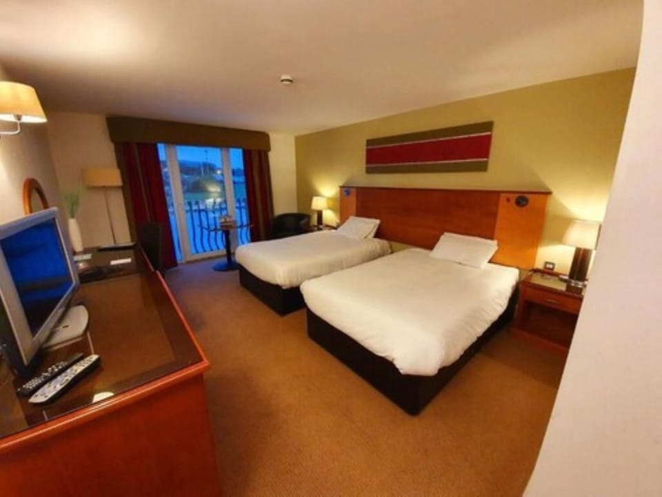 Superior Twin Room | In-room safe, desk, iron/ironing board, free WiFi