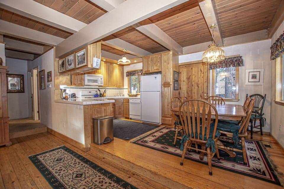 Willow Dining Area and Kitchen - Willow Dining Area and Kitchen