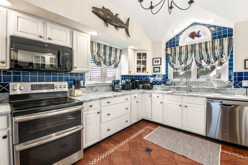 DE02: Beach Boys | Top Level Kitchen