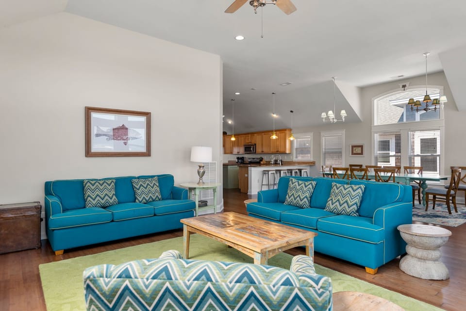 JR25: Beach Breeze | Top Level Living Area