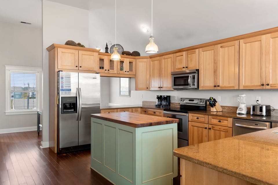 JR25: Beach Breeze | Top Level Kitchen