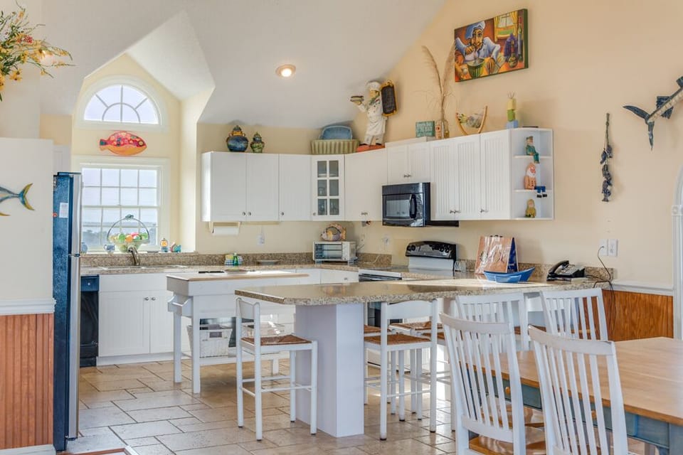 SS22: Seaside 22 | Top Level Kitchen
