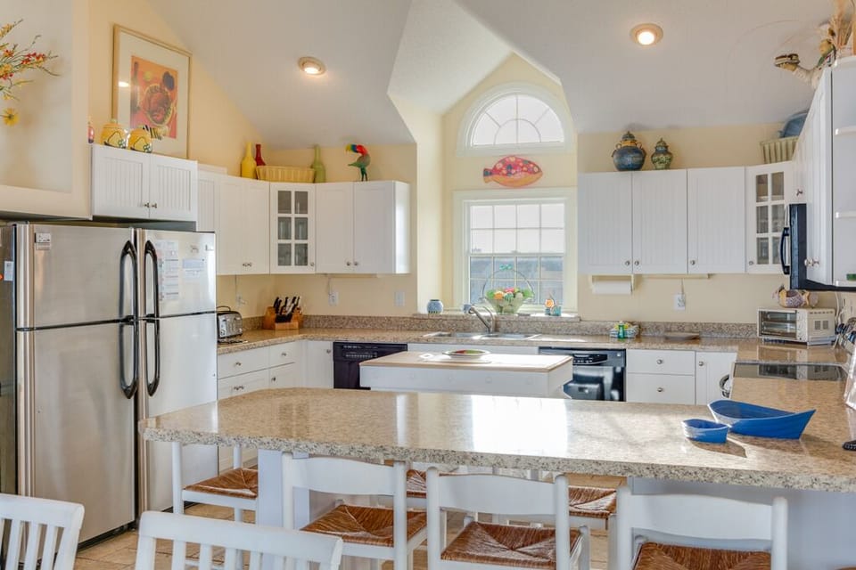 SS22: Seaside 22 | Top Level Kitchen