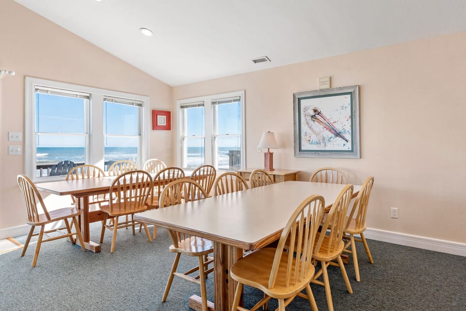 NH07: Soleil | Top Level Dining Area