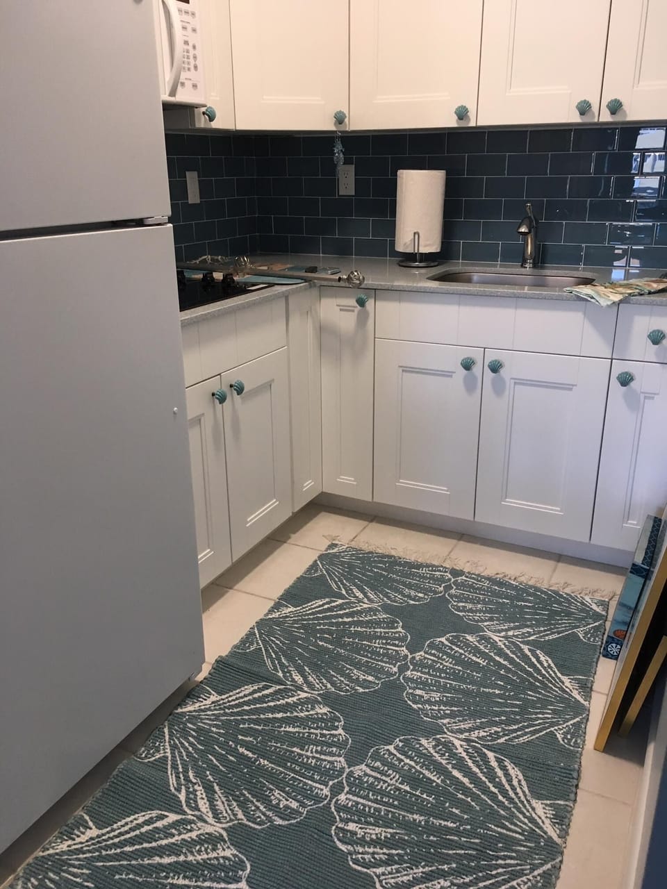 Our fully equipped kitchen is ready for you if you choose to eat in or have tea.