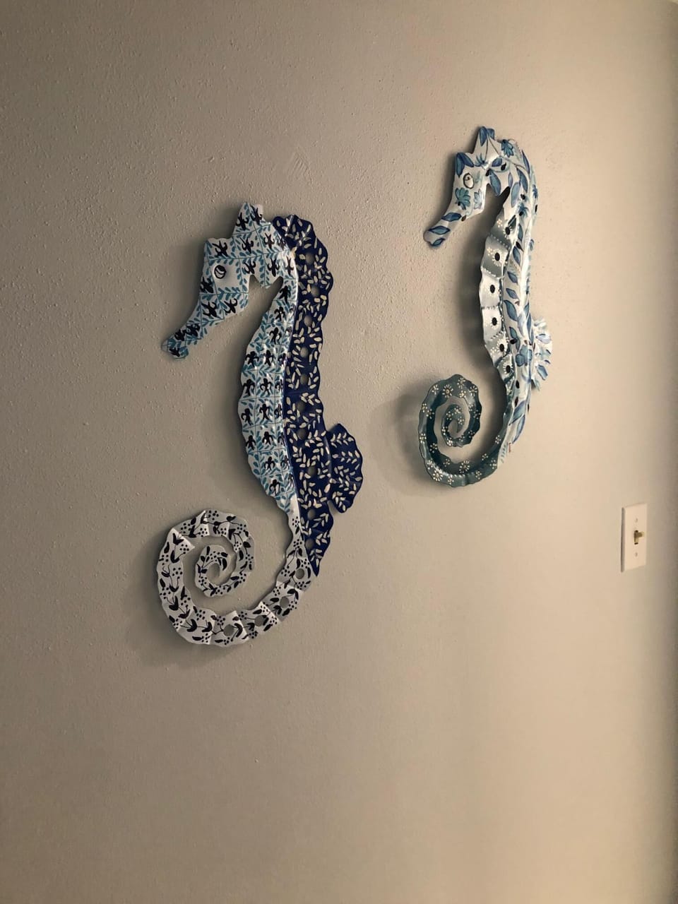 Wall art of seahorses between the master and living area.