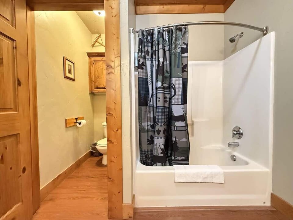 Fresh clean towels and bath mats are provided to you during your stay.