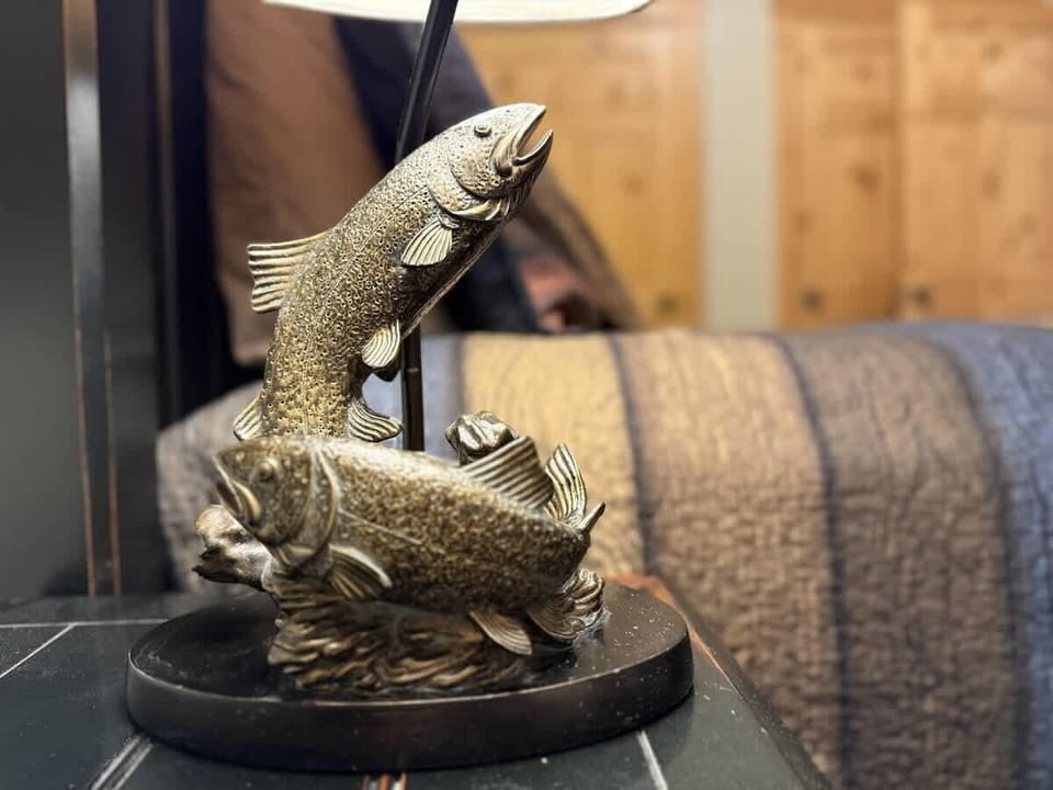 Beautiful accents of wildlife in the decor of the cabin.