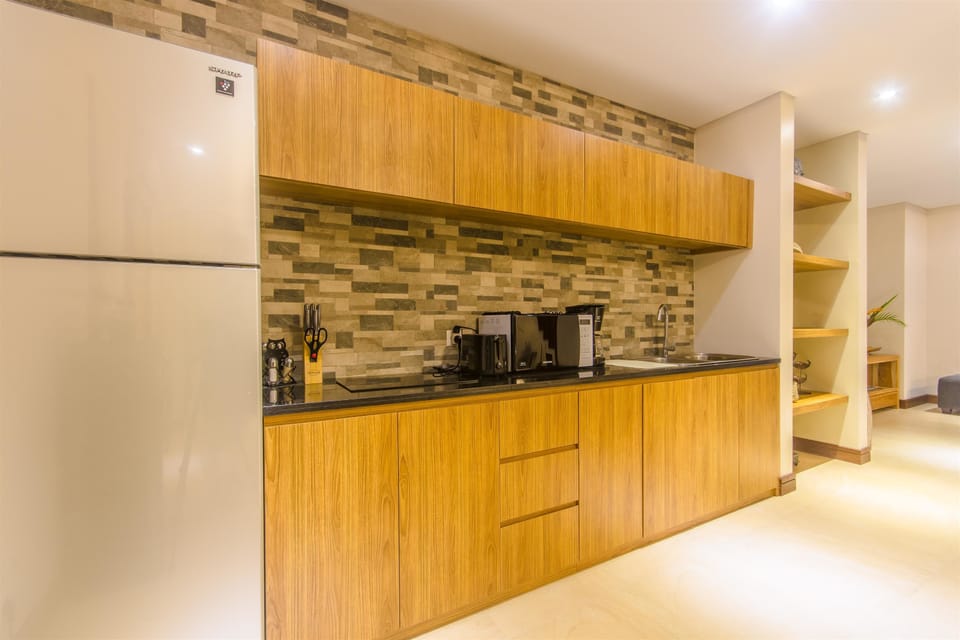 Family Villa (2 Bedrooms with Pool View) | Private kitchen | Electric kettle