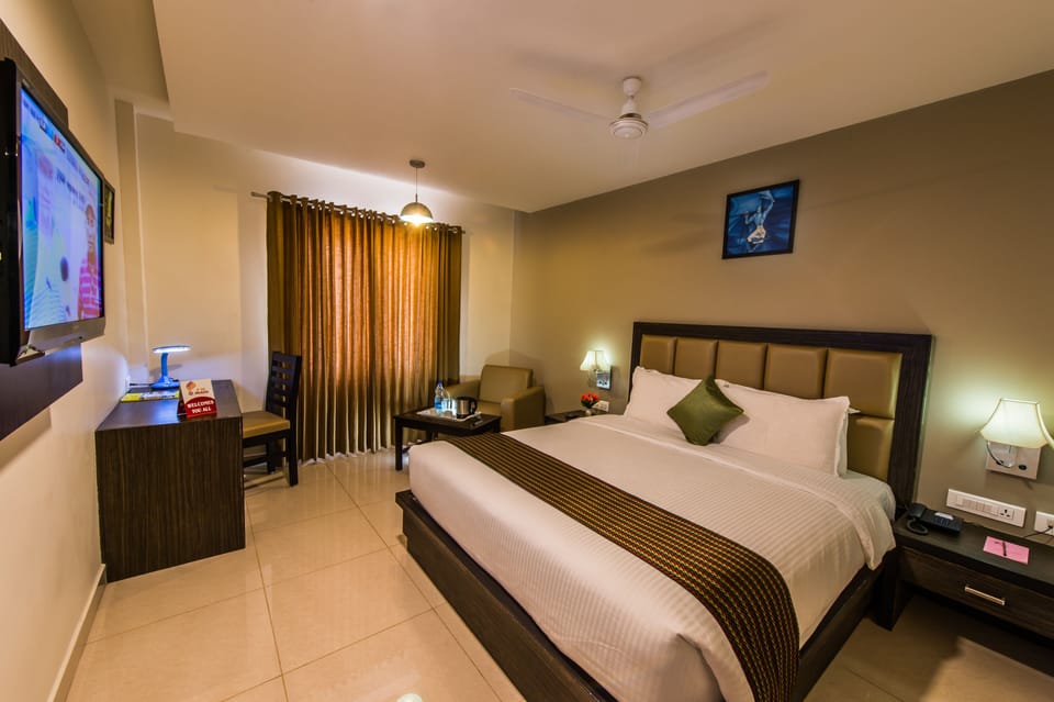 In-room safe, desk, laptop workspace, soundproofing