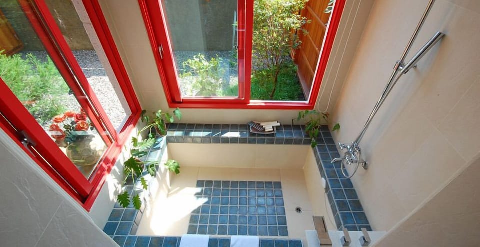 Deluxe Quadruple Room | Blackout drapes, free WiFi