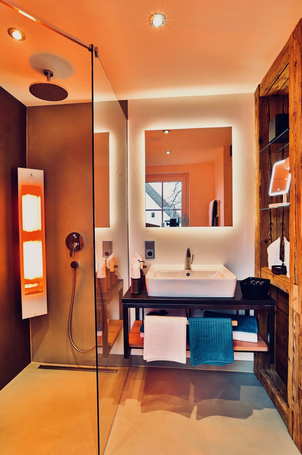 Comfort Quadruple Room, 2 Bedrooms, Non Smoking | Bathroom | Shower, hair dryer, towels