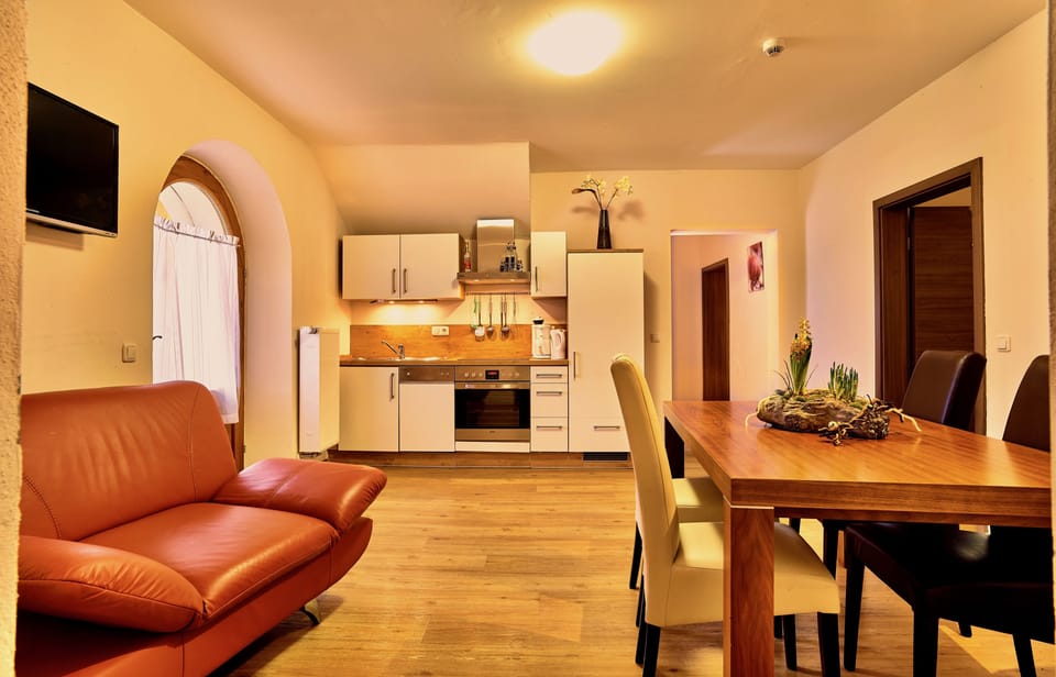 Basic Apartment, 2 Bedrooms, Non Smoking (+ cleaning fee 50 EUR) | Desk, bed sheets