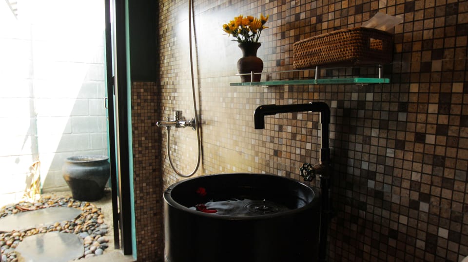 Bathroom sink
