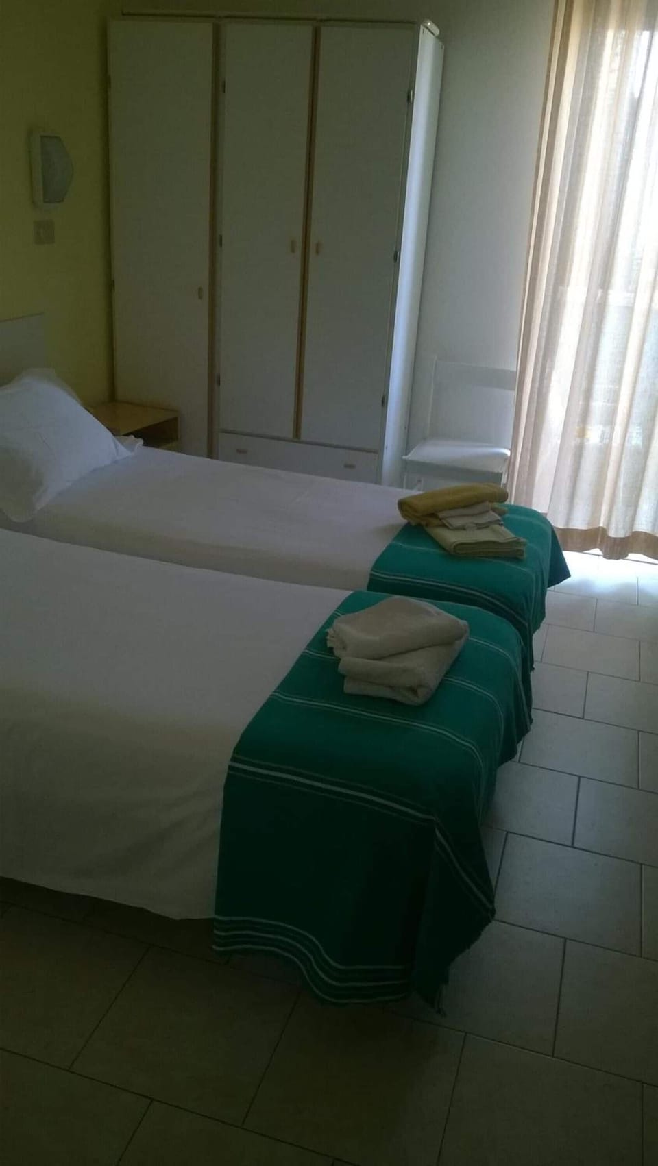 Desk, cribs/infant beds, free WiFi, bed sheets