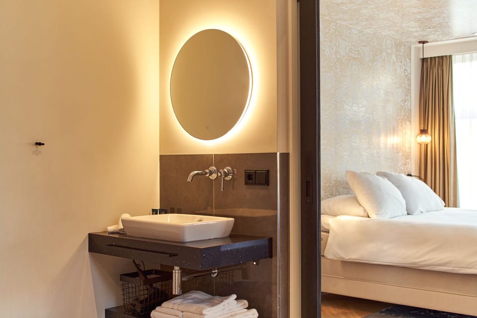 The Yard Suite I Hotel Zuidkade | Premium bedding, minibar, in-room safe, desk