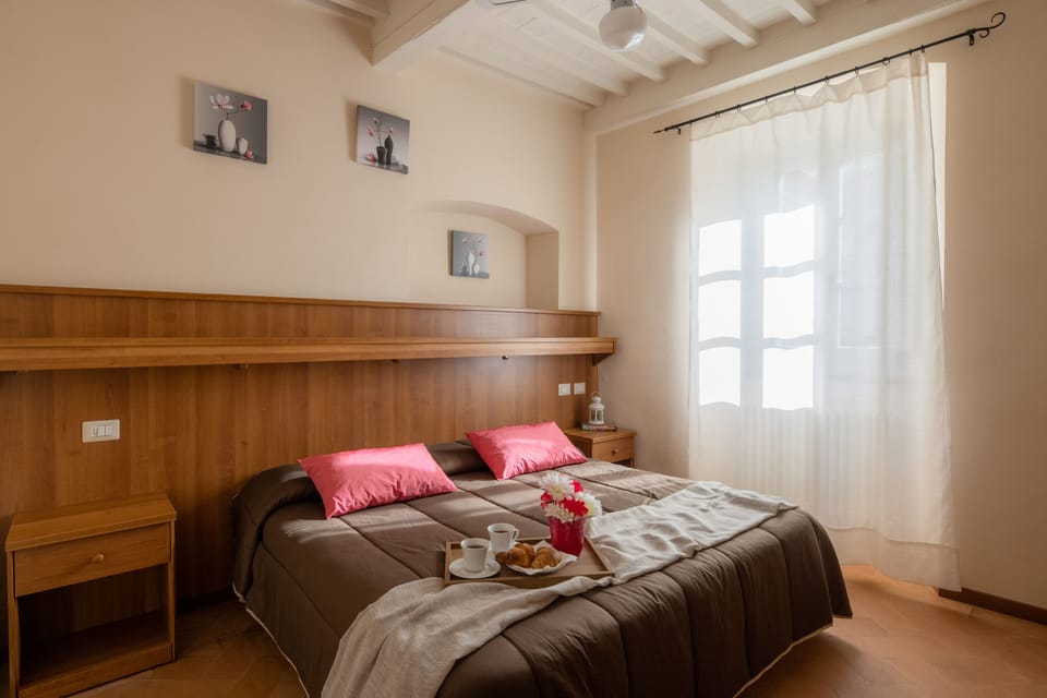 Double Room, Private Bathroom, City View | Desk, free WiFi, bed sheets