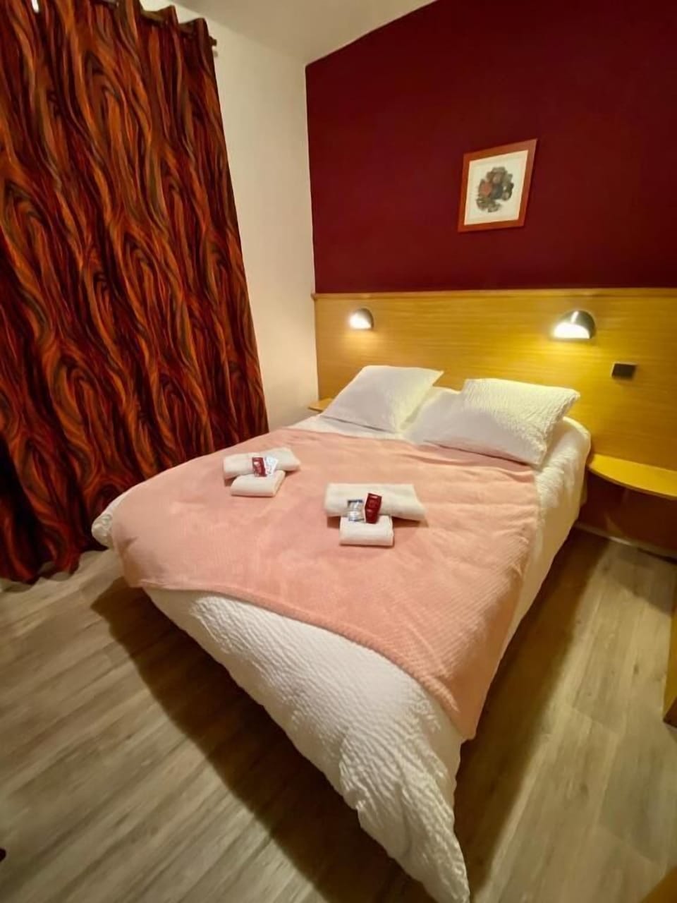 Double Room | Individually furnished, desk, blackout drapes, free cribs/infant beds