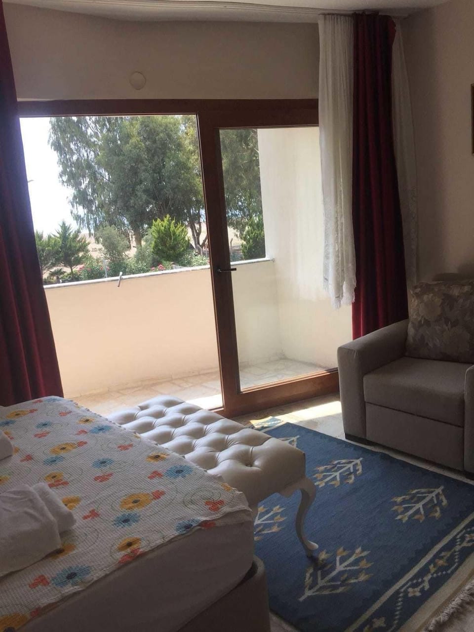 Standard Room, 1 Double or 2 Twin Beds, Garden View | In-room safe, desk, blackout drapes, soundproofing