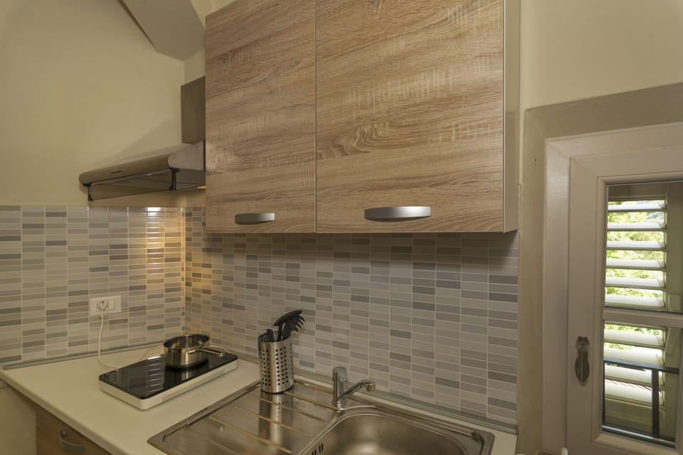 Comfort Double or Twin Room, Kitchenette | Private kitchenette | Coffee/tea maker, electric kettle, highchair