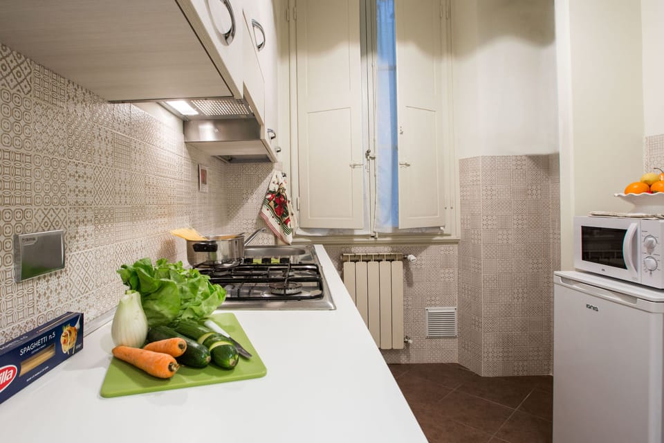 Classic Apartment, 1 Bedroom | Private kitchenette | Full-size fridge, oven, stovetop, coffee/tea maker