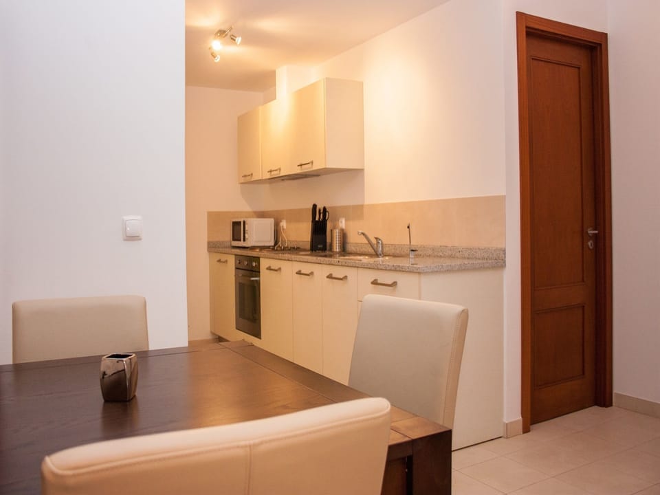 Apartment, 2 Bedrooms | In-room dining
