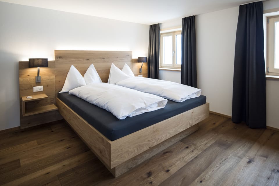 Deluxe Double Room, 1 King Bed with Sofa bed, Mountainside | Premium bedding, free WiFi, bed sheets, wheelchair access