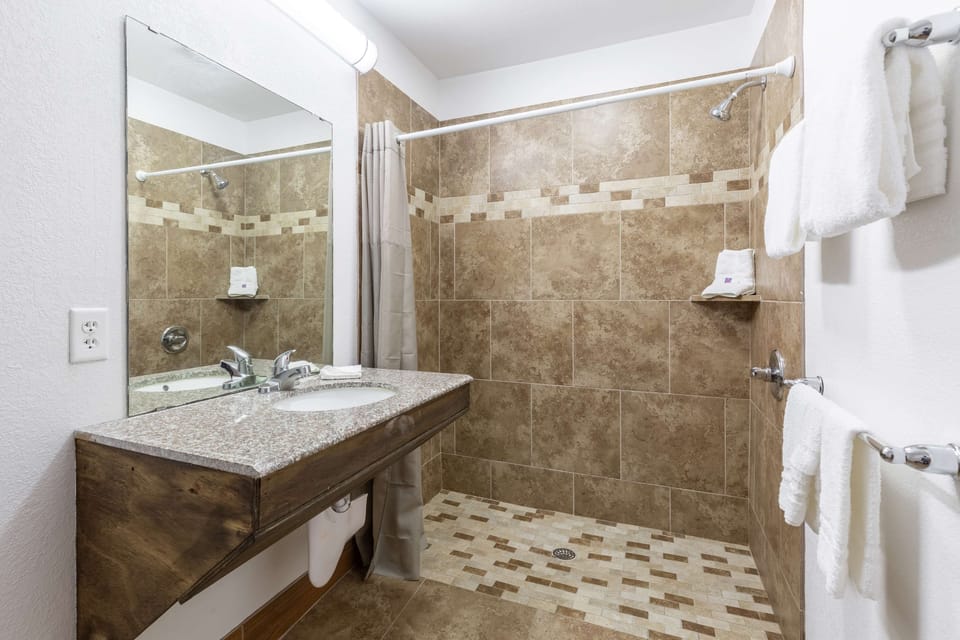 Bathtub, towels, soap, shampoo