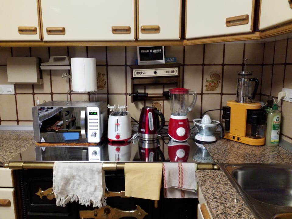 Villa, 3 Bedrooms | Private kitchen | Full-size fridge, microwave, oven, stovetop
