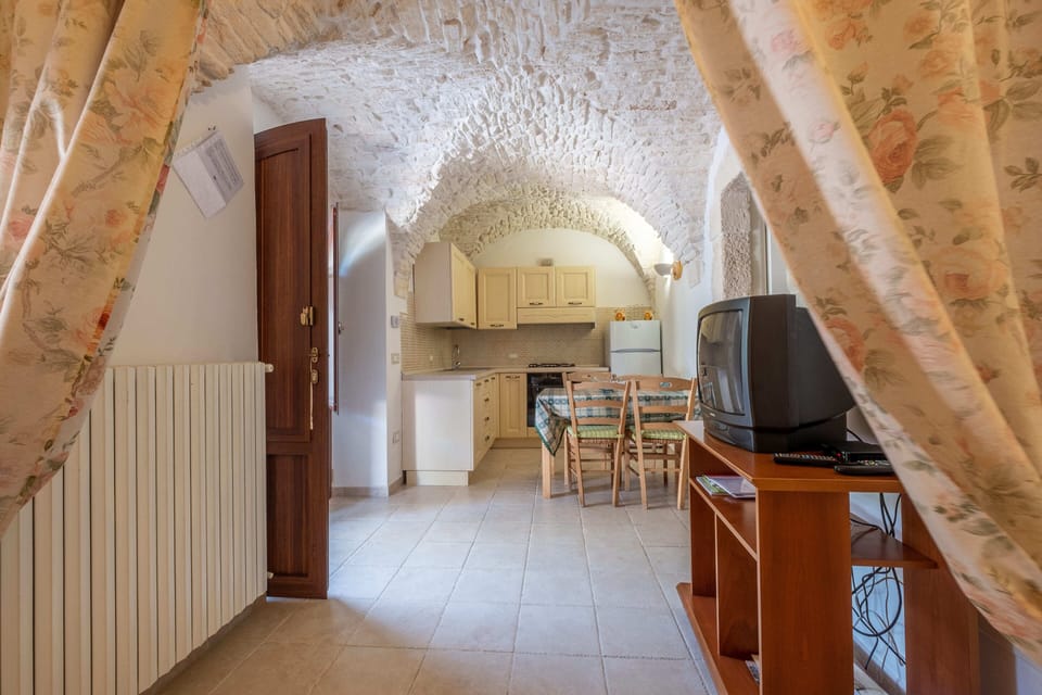 Family Apartment, Garden View (Il Melograno) | Private kitchen | Microwave, stovetop, coffee/tea maker, electric kettle